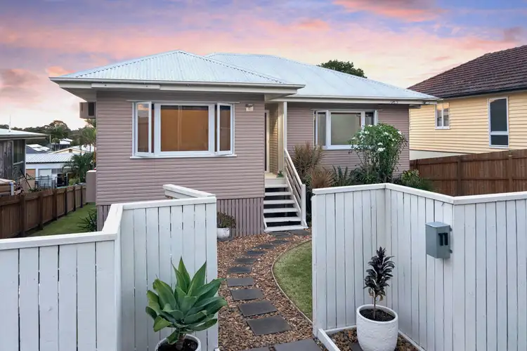 11 Wyeth Street, Wynnum QLD 4178