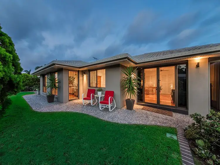 1 Rosier St, Wynnum West QLD 4178
