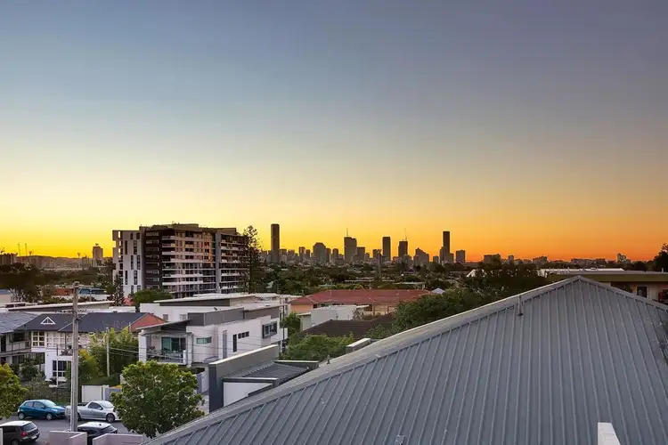 11/11-15 Kitchener Street, Coorparoo QLD 4151