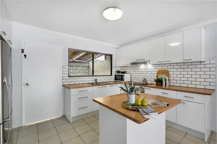 2/8 Crathern Close, Edge Hill QLD 4870