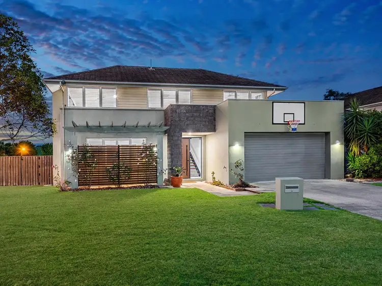 2 Torrens Crescent, Wakerley QLD 4154