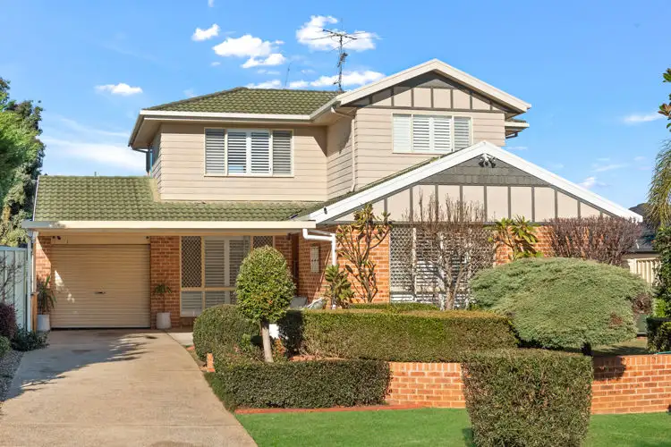 4 Whorlong Street, St Helens Park NSW 2560