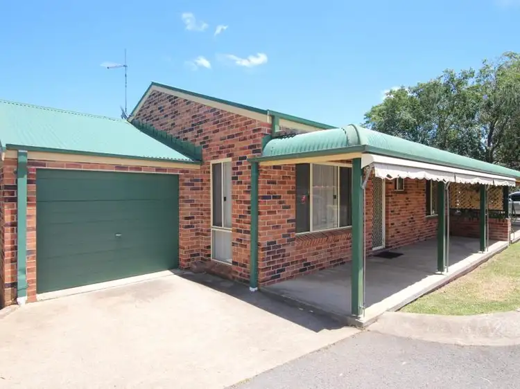 2/27 Guernsey Street, Scone NSW 2337