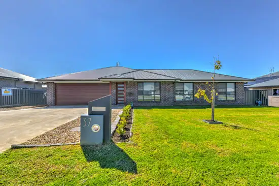 37 Mulga Place, Tamworth NSW 2340