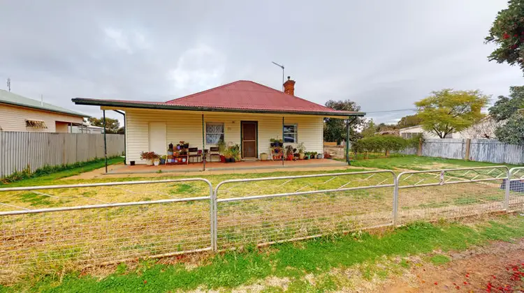 26 Regent St, Junee NSW 2663
