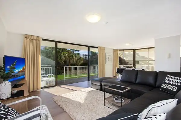 4/3 Eden Avenue, Rainbow Bay QLD 4225