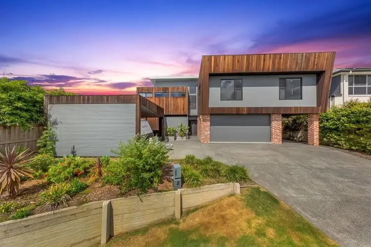 2 Paige Crescent, Wakerley QLD 4154