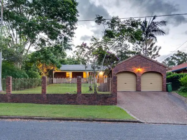 28 Leslie Street, Arana Hills QLD 4054