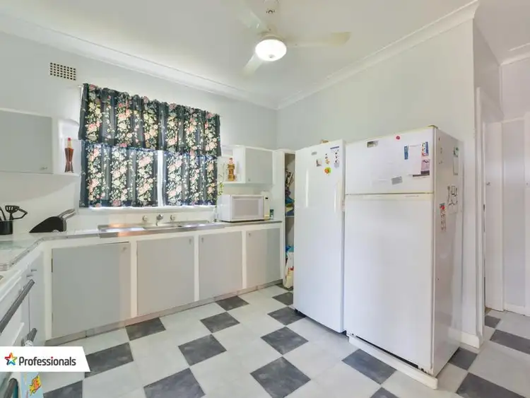 Second view of Homely house listing, 2 Elizabeth Street, Tamworth NSW 2340