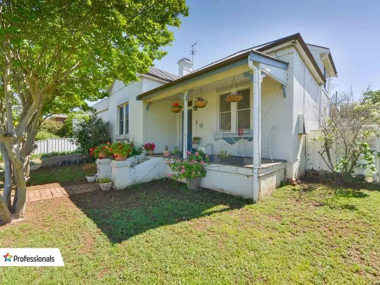 8 Raglan Street, Tamworth NSW 2340