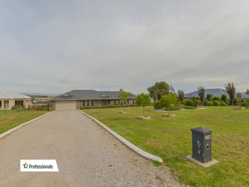 Main view of Homely house listing, 7 Daintree Circuit, Tamworth NSW 2340