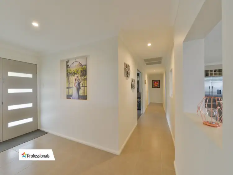 Second view of Homely house listing, 7 Daintree Circuit, Tamworth NSW 2340
