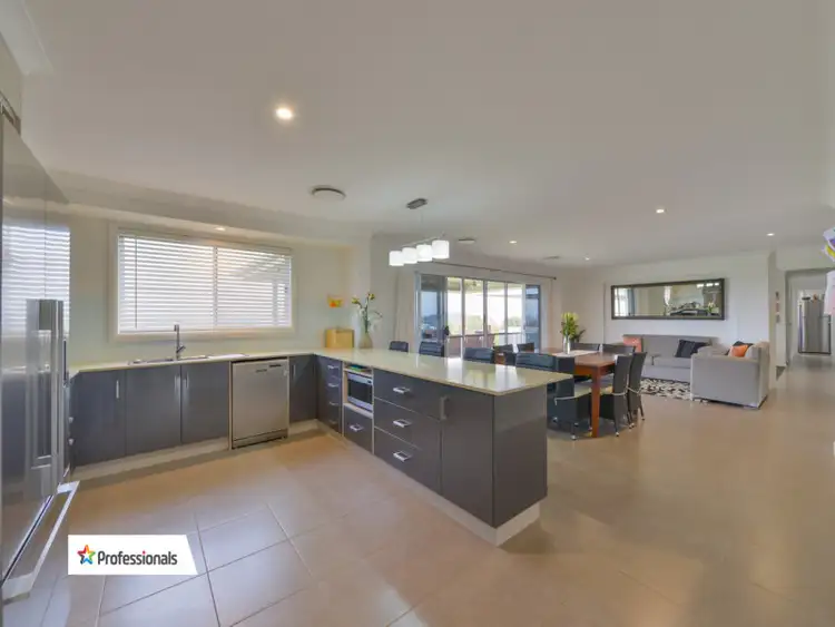 Third view of Homely house listing, 7 Daintree Circuit, Tamworth NSW 2340