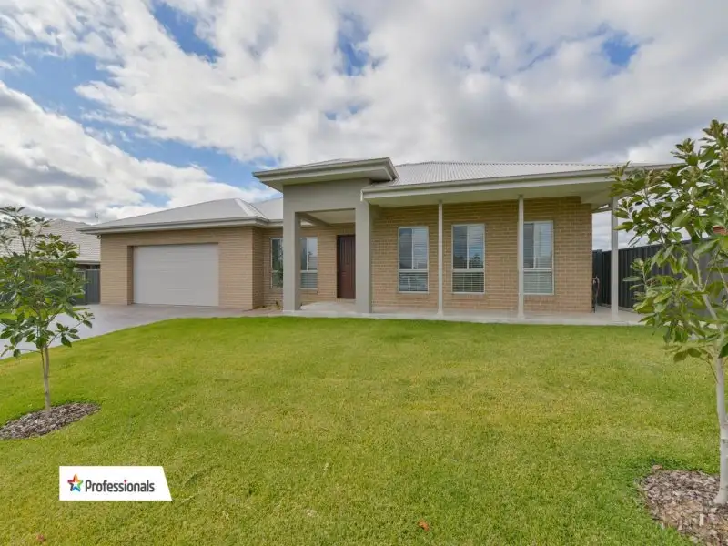 Main view of Homely house listing, 7 Illawarra Place, Tamworth NSW 2340