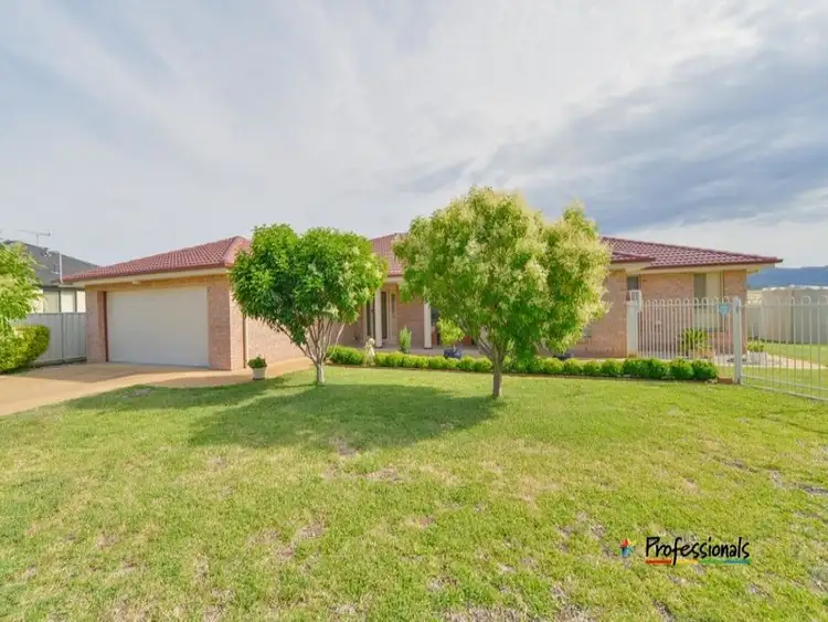 Main view of Homely house listing, 8 Acacia Place, Kootingal NSW 2352