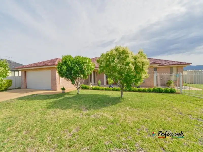 Main view of Homely house listing, 8 Acacia Place, Kootingal NSW 2352