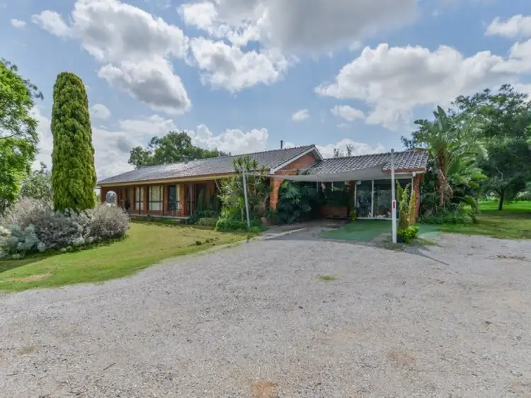 7 Carrai Close, North Tamworth NSW 2340