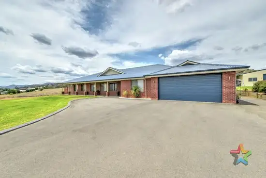 76 Flagstaff Road, Tamworth NSW 2340
