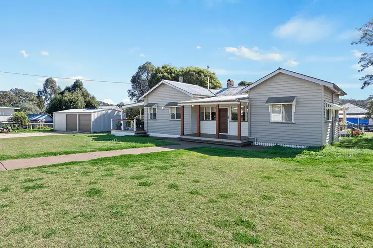 2 New England Highway, Crows Nest QLD 4355