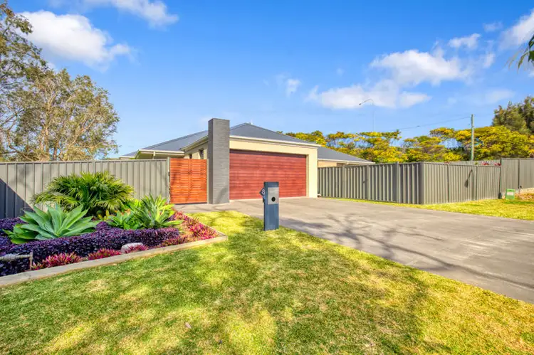 8 Garie Close, Woolgoolga NSW 2456