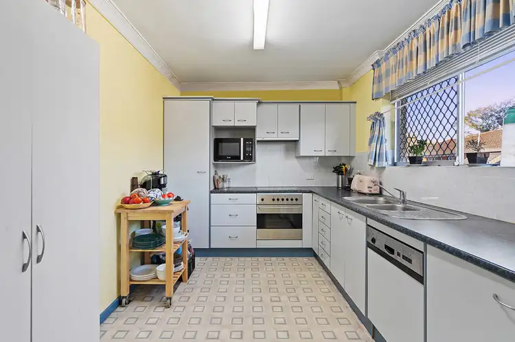 Sixth view of Homely unit listing, 5 / 24 Raby Road, Coorparoo QLD 4151