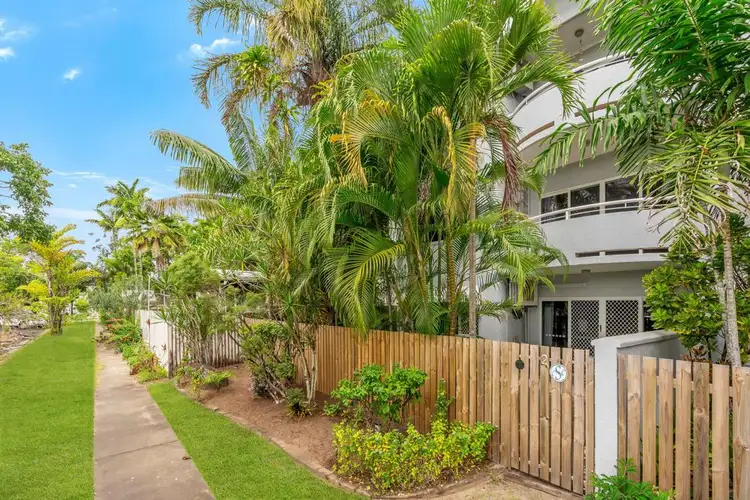2/303-305 Lake Street, Cairns North QLD 4870