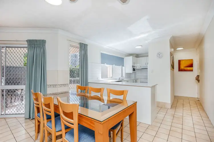 Fifth view of Homely unit listing, 2/16 Jubilee Avenue, Broadbeach QLD 4218