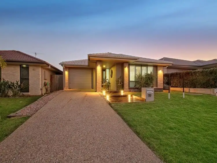 19 Severn Crescent, North Lakes QLD 4509