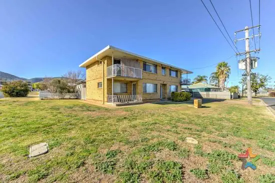 Main view of Homely unit listing, 1-4/1 Oxley Street, Tamworth NSW 2340