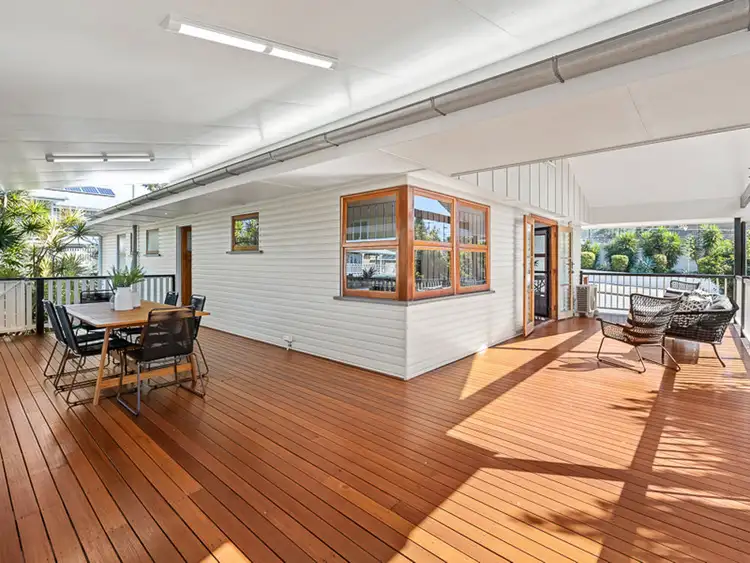 35 Sixth Avenue, Coorparoo QLD 4151