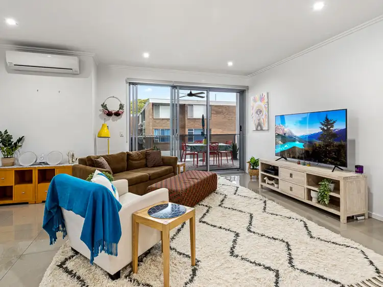 Main view of Homely unit listing, 18/15 Durham Street, Coorparoo QLD 4151