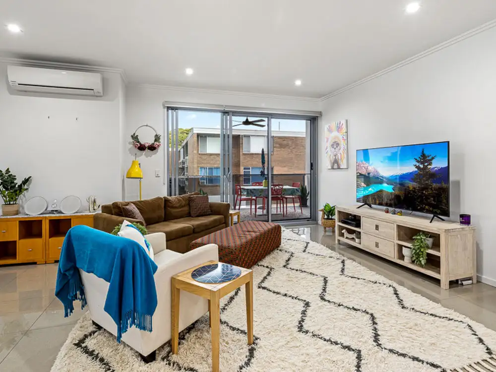Main view of Homely unit listing, 18/15 Durham Street, Coorparoo QLD 4151