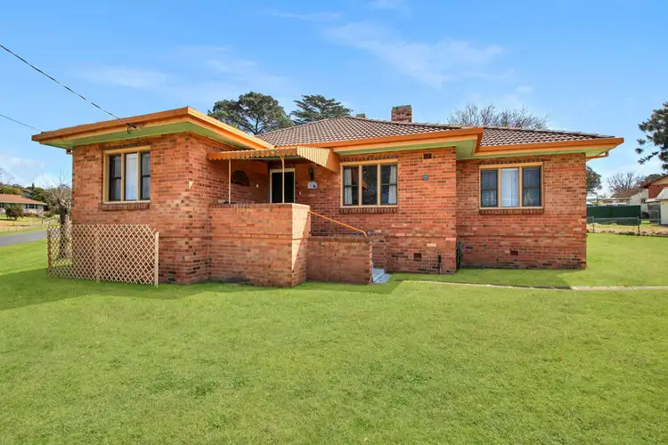 36 George Street, Tenterfield NSW 2372