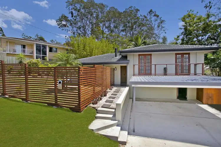 17 Robyn Street, Chapel Hill QLD 4069