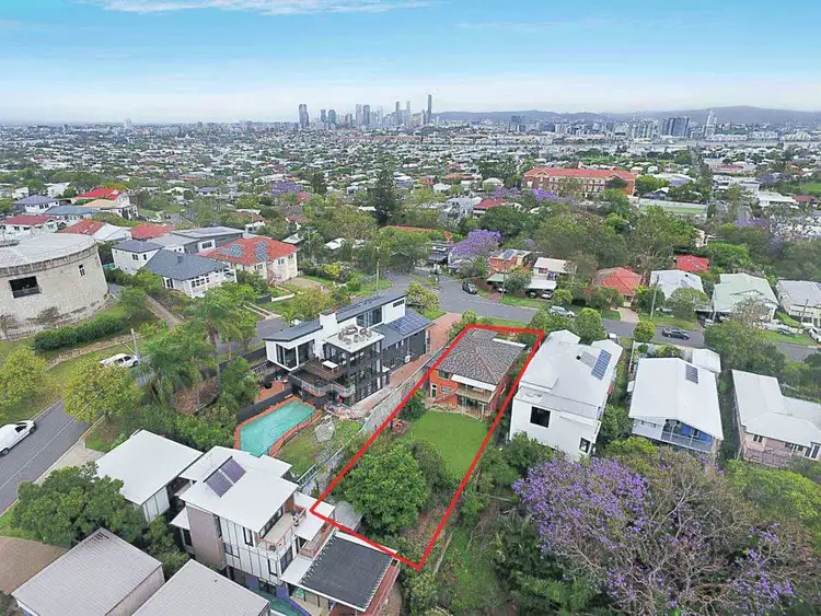 39 McIlwraith Ave, Balmoral QLD 4171