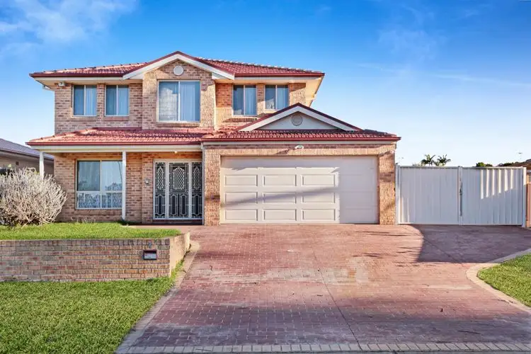4 Fullerton Circuit, St Helens Park NSW 2560