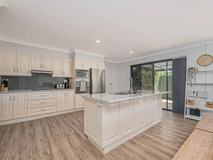 2/6 Grills Place, Armidale NSW 2350