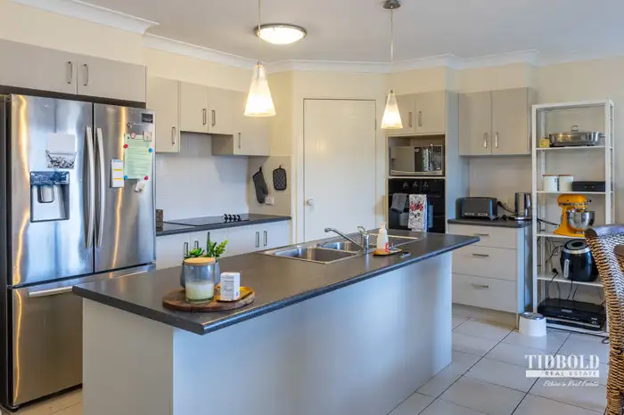 Third view of Homely house listing, 8 Cimmaron Circuit, Thornlands QLD 4164