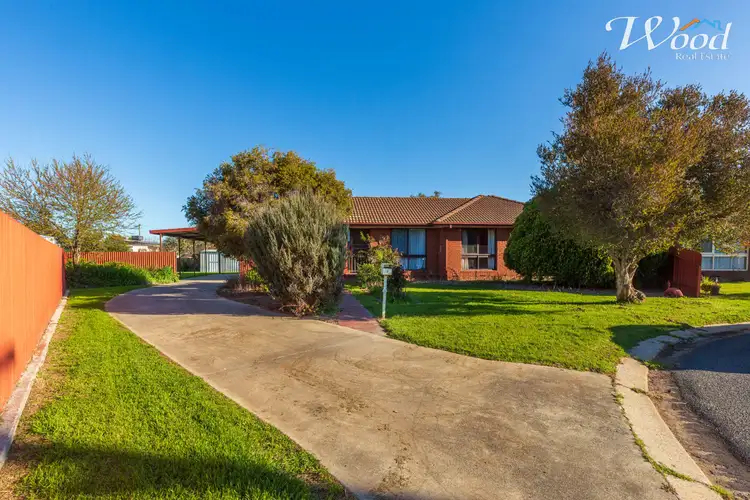 1 MacTrebley Pl, Culcairn NSW 2660