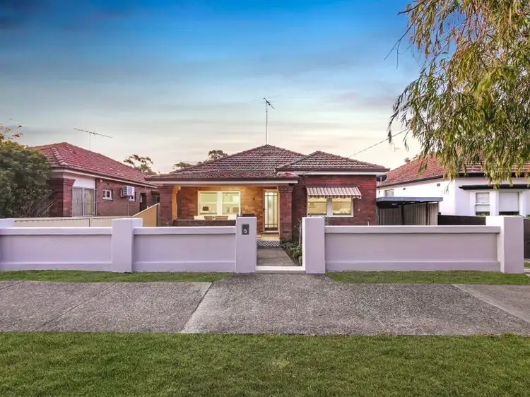 5 Kingsgrove Avenue, Kingsgrove NSW 2208