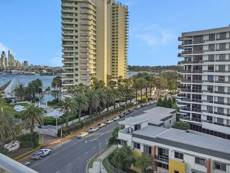 801/4 Como Crescent, Southport QLD 4215