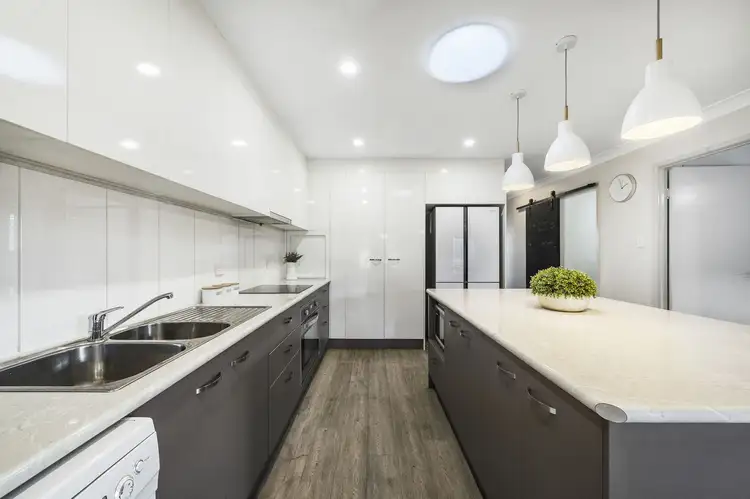 10 Belclaire Drive, Westbrook QLD 4350