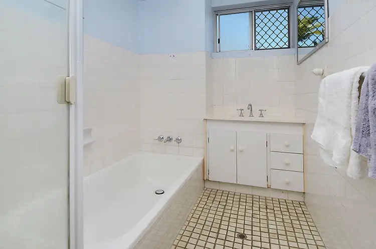 Fifth view of Homely unit listing, 3/10 Stirrat Street, Coorparoo QLD 4151