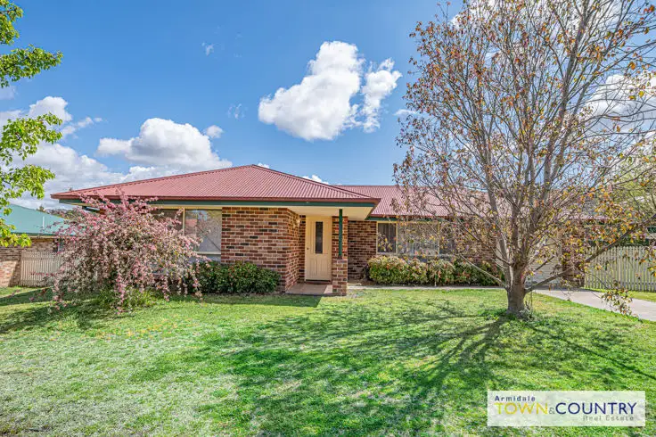 3 Clara Crescent, Armidale NSW 2350