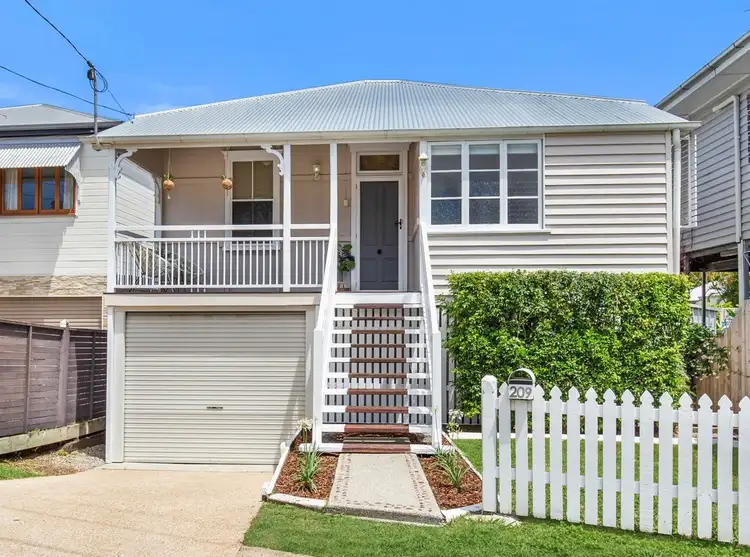 209 Rainbow Street, Sandgate QLD 4017