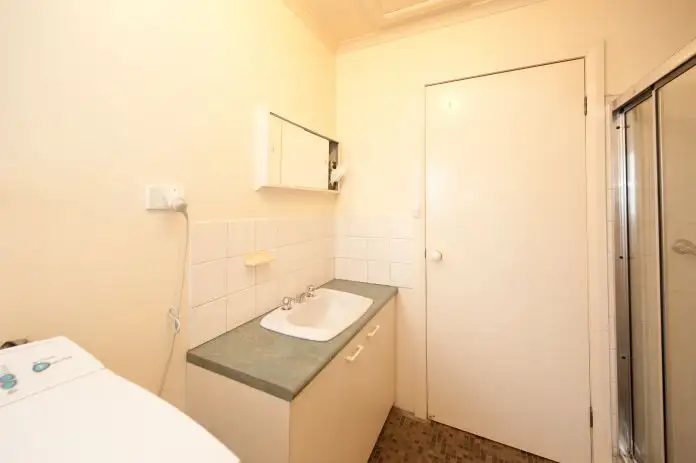 Fifth view of Homely unit listing, 1/423 Griffith Road, Lavington NSW 2641