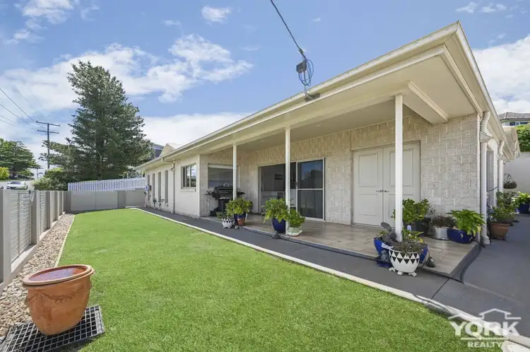 2/11a South Street, Rangeville QLD 4350