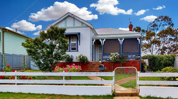 40 Commins Street, Junee NSW 2663
