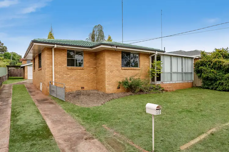 10 Farr Street, Kearneys Spring QLD 4350