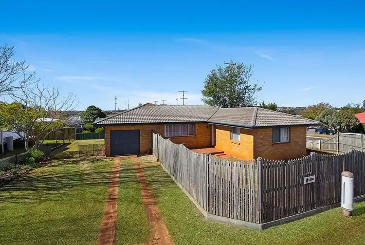 328 West Street, Kearneys Spring QLD 4350